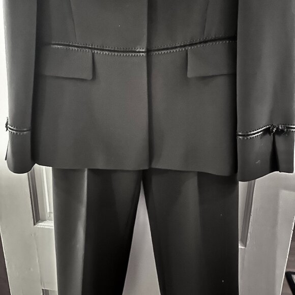 Tahari Wms Black fully lined 2 piece Pants Suit size 8 - Picture 3 of 14